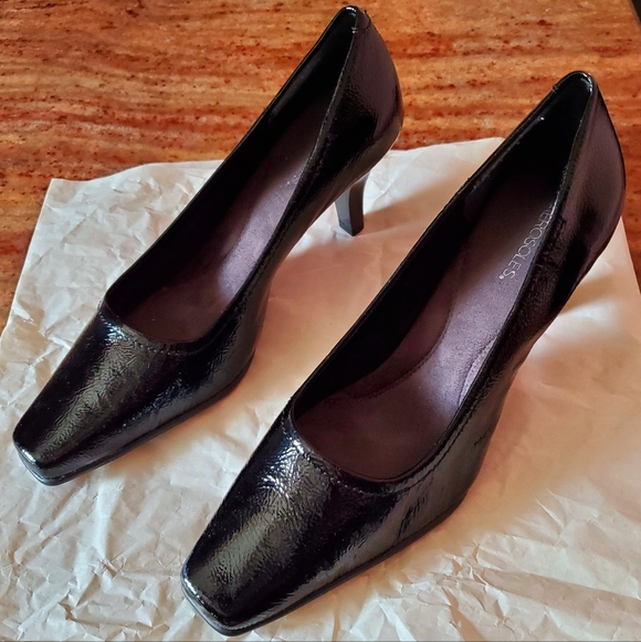 AEROSOLES Shoes - Aerosoles Classic Black Patent Leather Pumps - Women